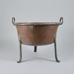 674684 Copper cauldron